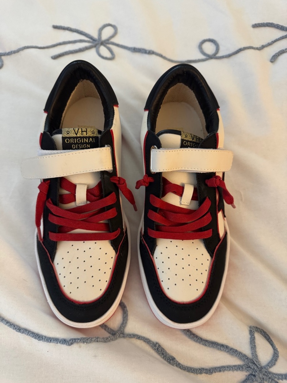 Vintage Havana Black White and Red Low-Top Sneakers with Strap